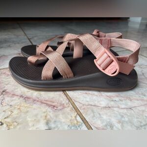 Chacos Womens Z2 Metallic Rose Toe-Loop Hiking Sandals Shoes J107334 Size 8